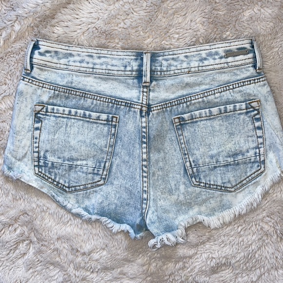 Kendall & Kylie HR zip up mini denim shorts - Picture 2 of 7